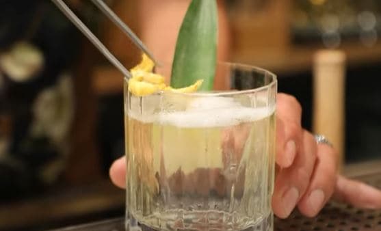 How to make a Big Pineapple Punch Cocktail