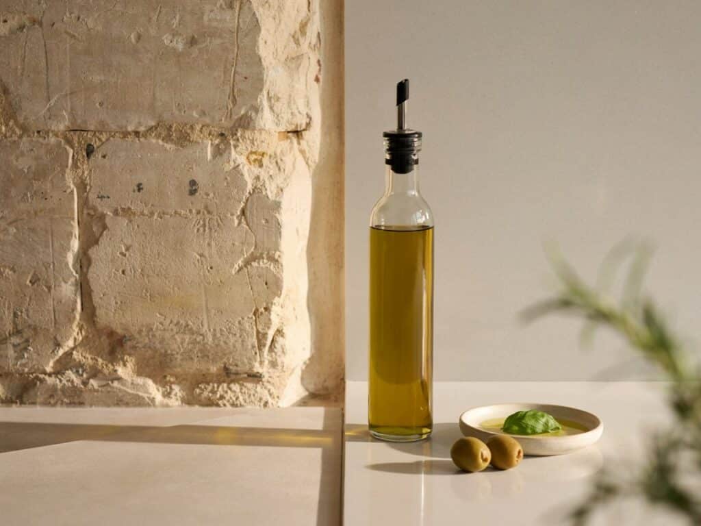 Olive Oil in Italian Cuisine: 5 Genuine Regional Secrets