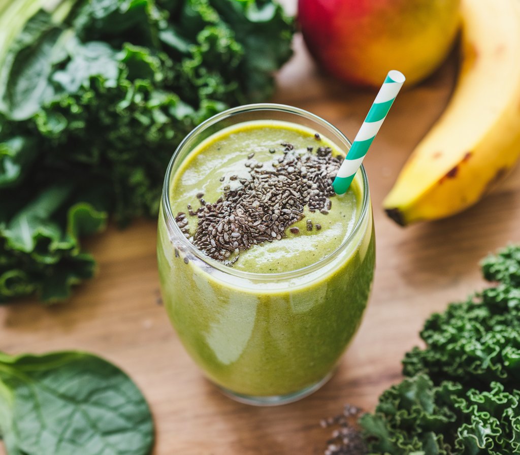 10 Benefits of Green Smoothies + Easy Recipes to Try